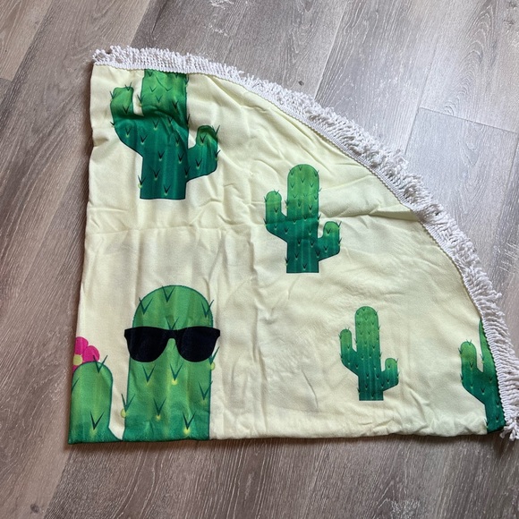 Giant Cactus towel - Picture 3 of 5